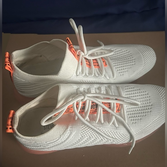 steven madden heeled sneaker - Picture 1 of 5